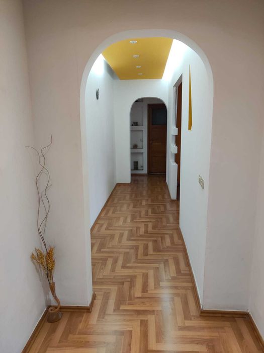 Închiriez apartament trei camere Drumul Taberei Moghioroș Linia 41