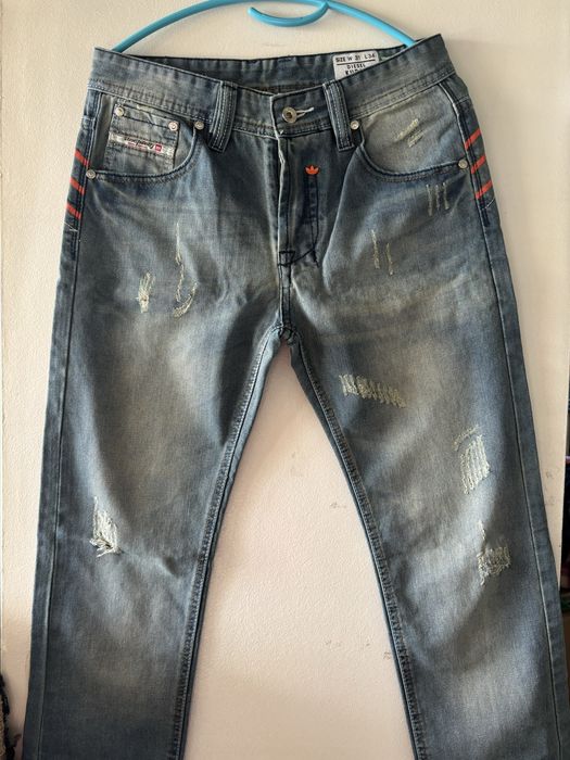 Мъжки дънки Diesel vs Adidas