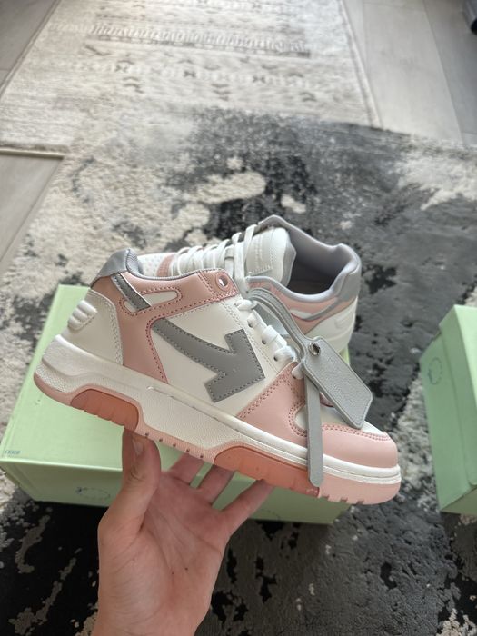 Off White ‘Out of office’