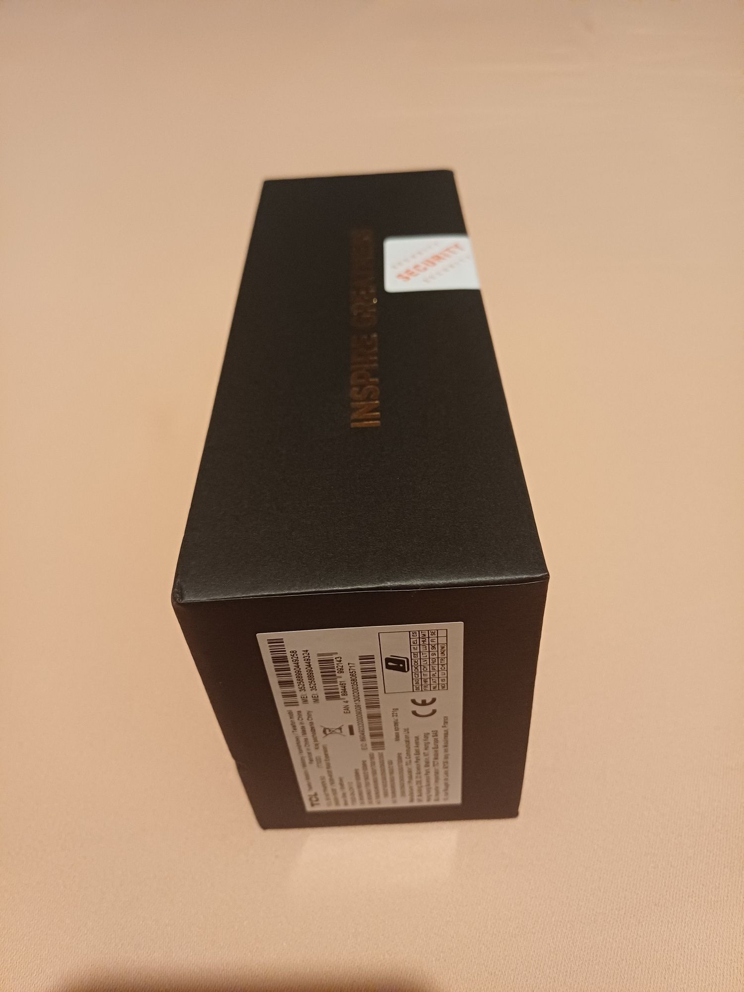 Продавам нов телефон TCL NXTPAPER 5G!