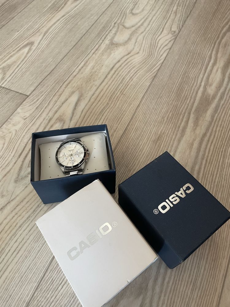 Срочно продам часы
