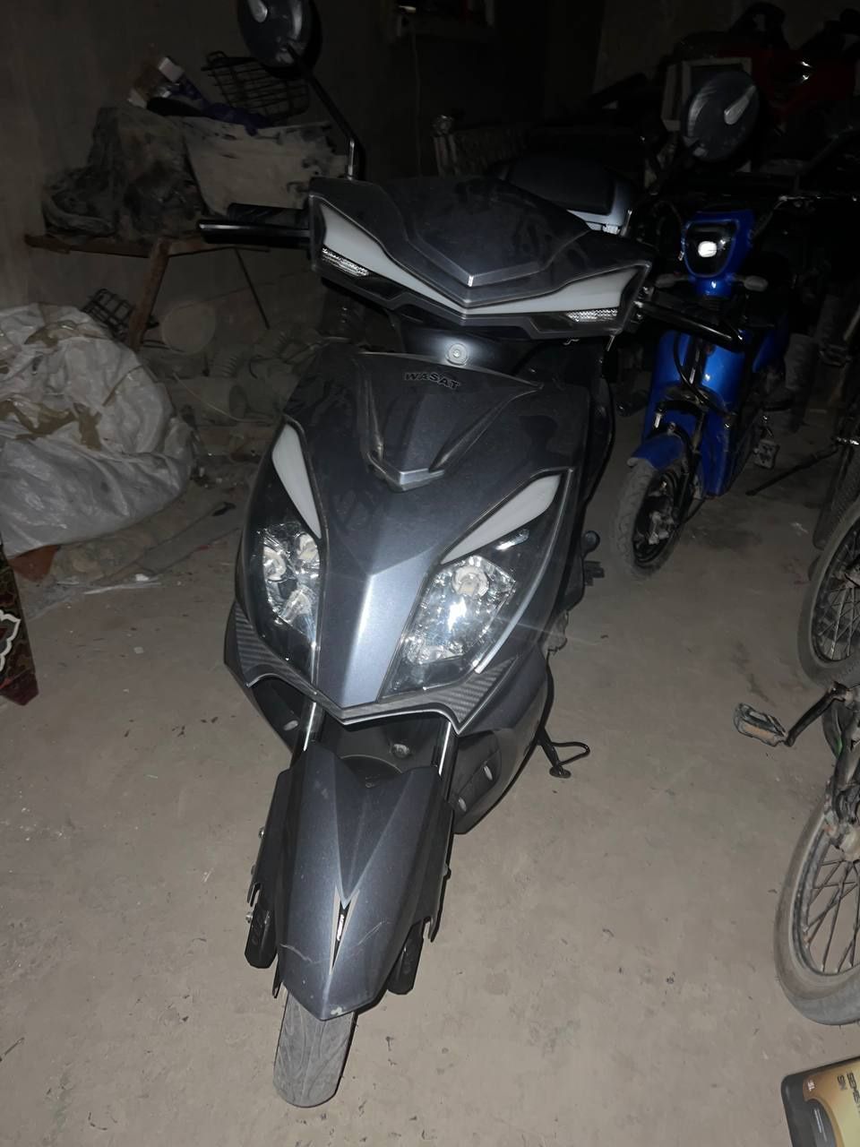 Skuter elektron tezlik 60kmh zaryad 60km holati yangi srochni