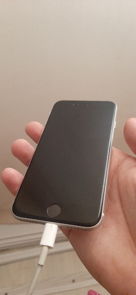 Iphone SE 2020 в отличном состоянии