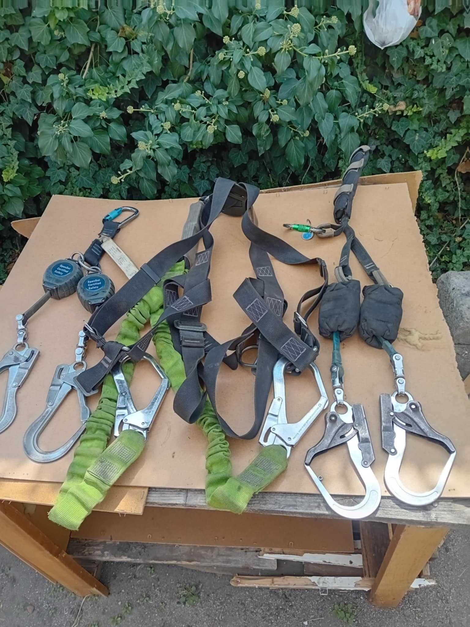 Колани за скеле със скорпиони