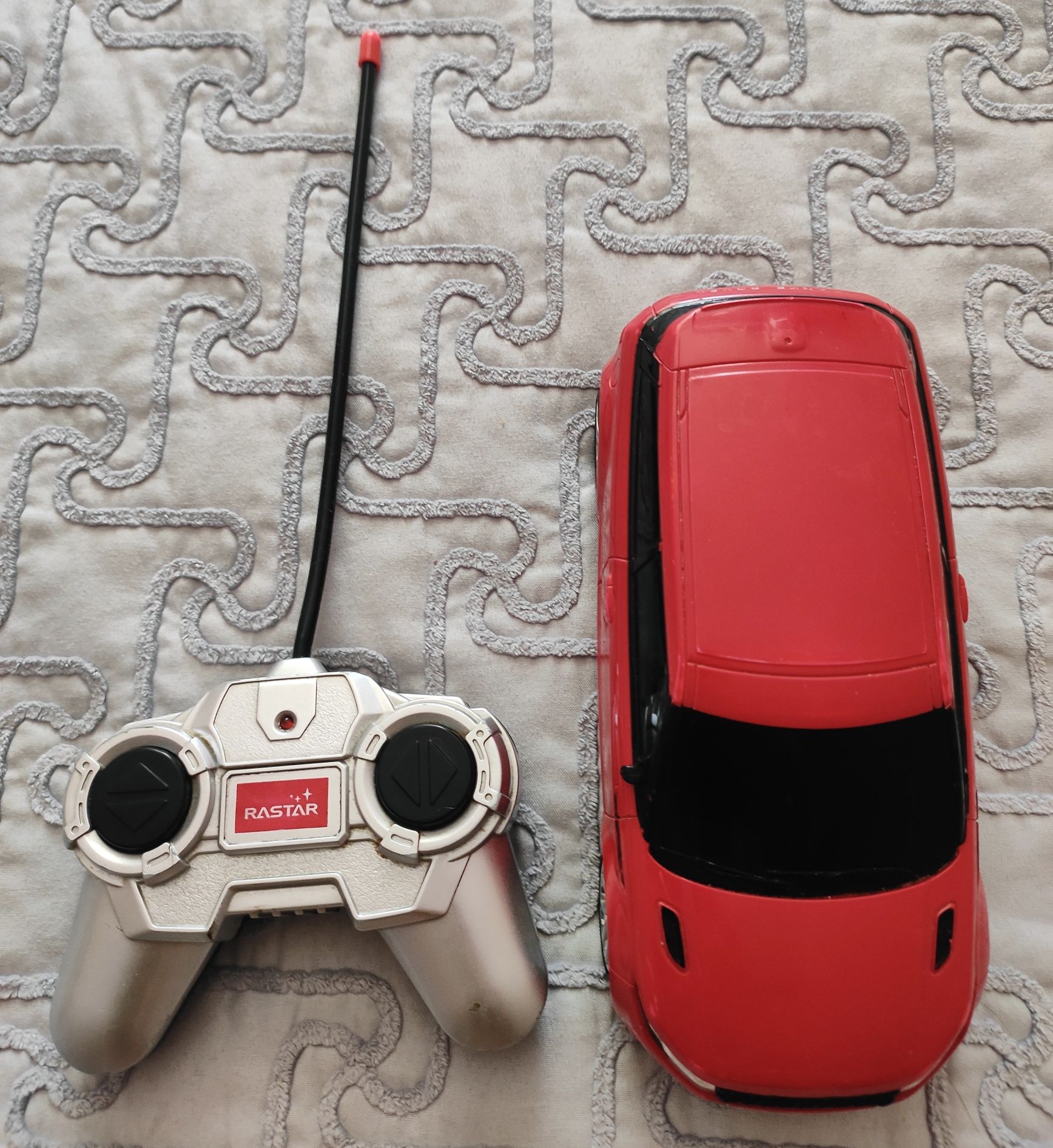 Продаются машины на пульте.Hummer170000,lamborghini150000,красная90000