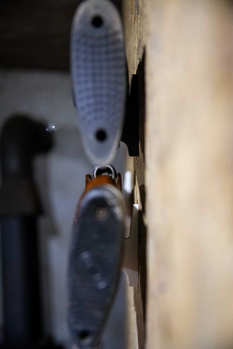 Стойки за пушки за стена