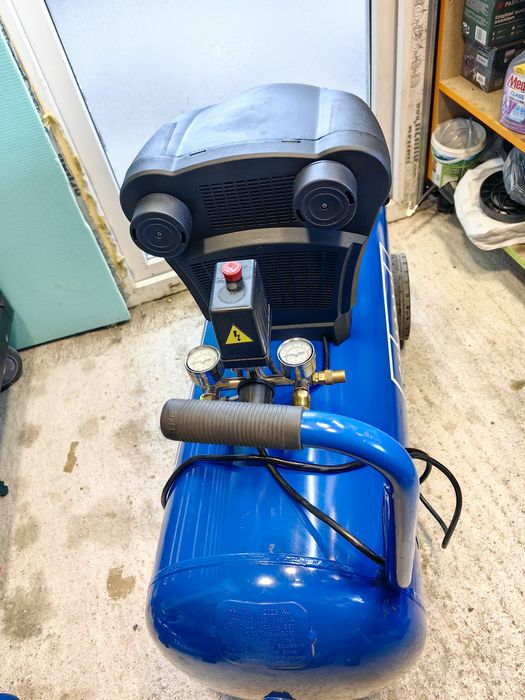 Капацитет на засмукване 322 L/min
Компресор без масло за дълъг живот б