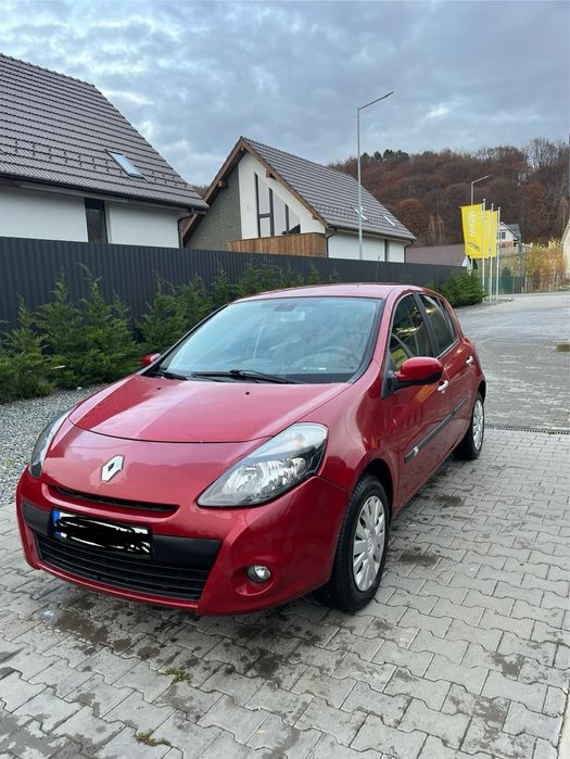 Masina Renault Clio