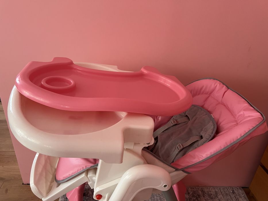 Бебешки стол за хранене на дете