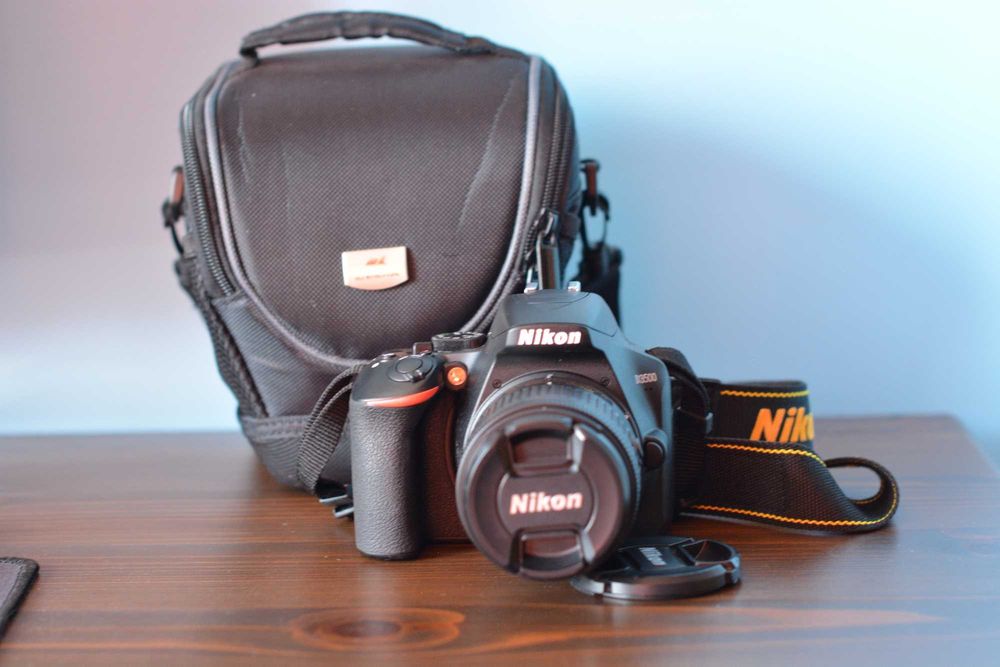 Nikon D3500 само на 3000 кадъра