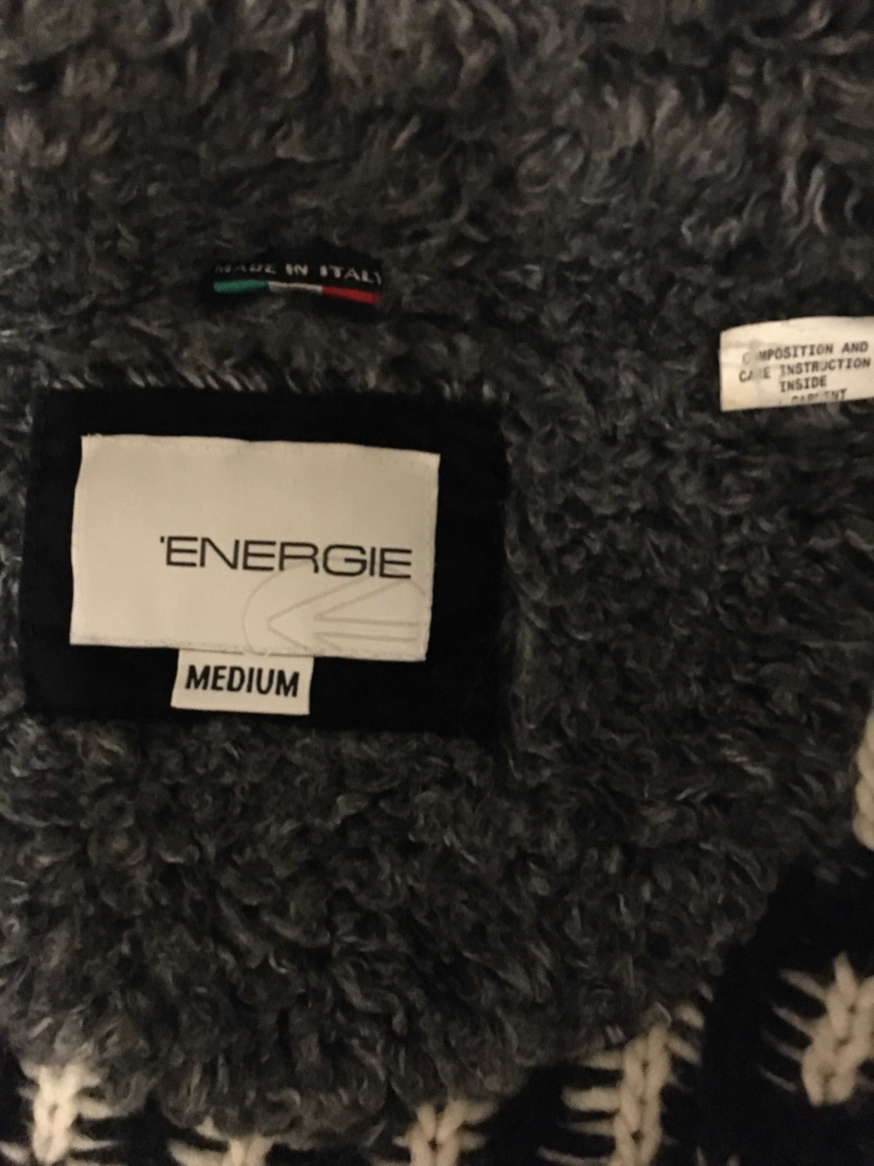 Продавам мъжка жилетка с цип "Energie"