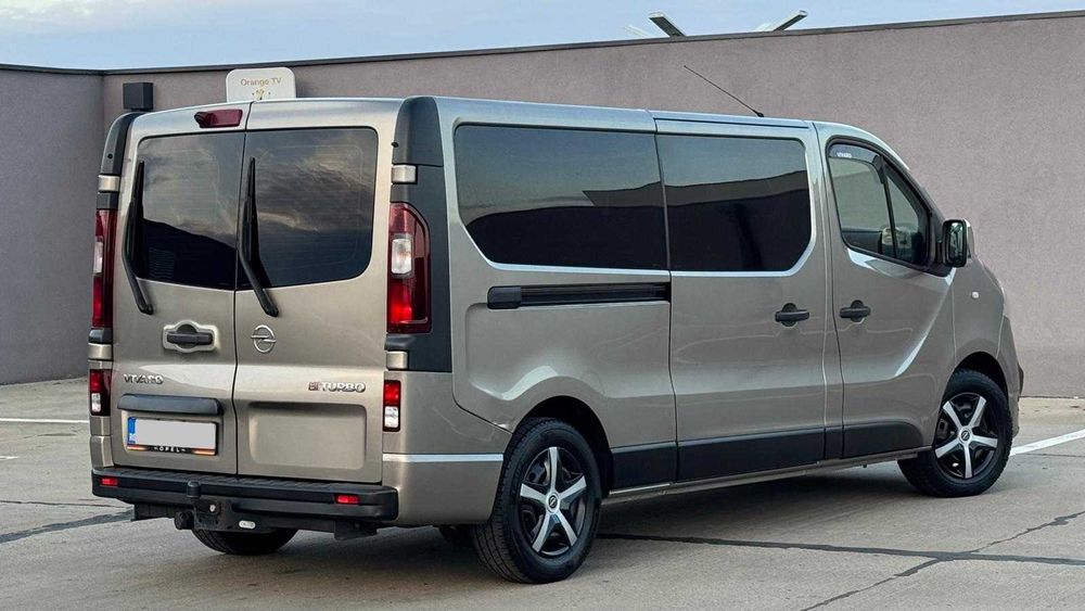 Opel Vivaro Extra-Lung 8+1-Locuri (Trafic)