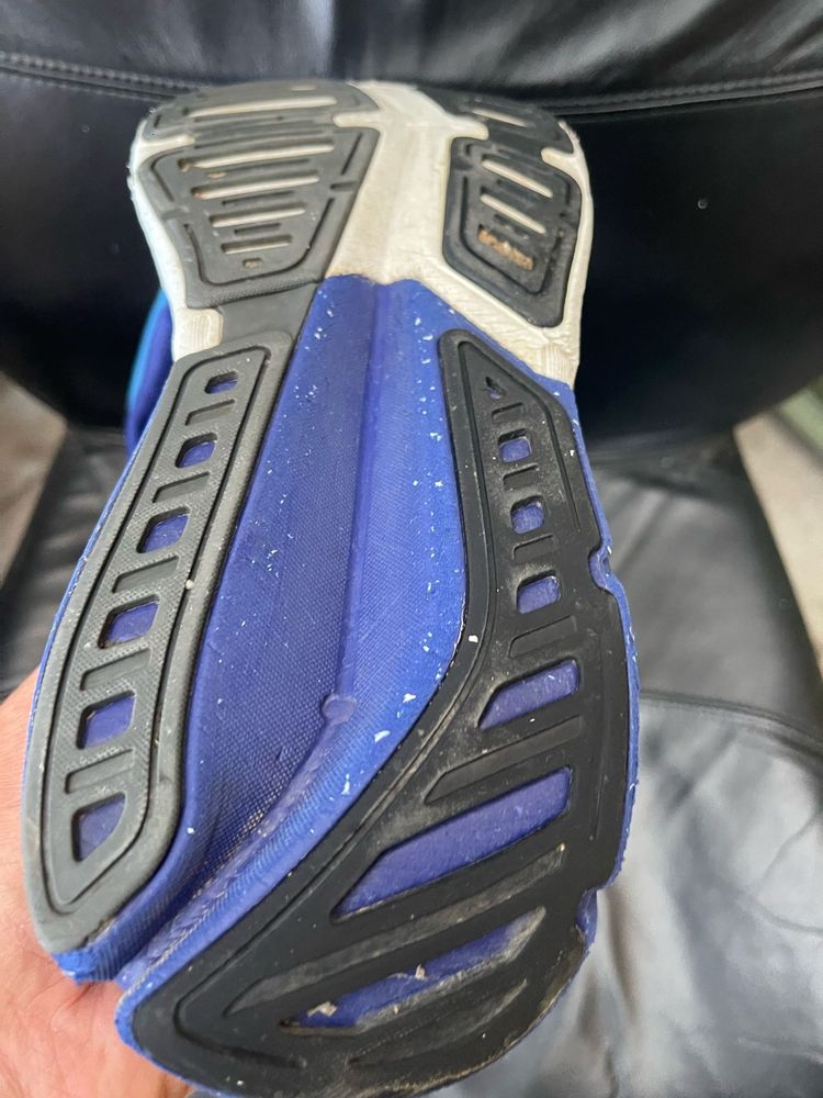 Vind pantof de alergare adidas