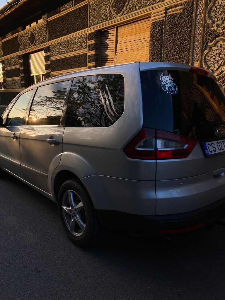 Vând Ford galaxy 2.0