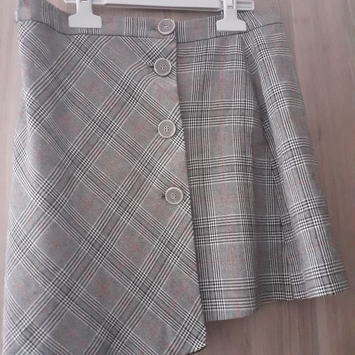 Fusta scurta cu nasturi Zara