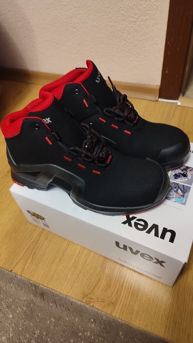 Работни обувки Uvex 43 номер