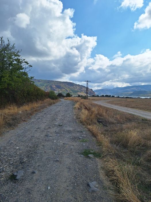 Продава се парцел в село широко поле