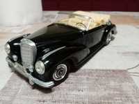 Mercedes 300 S 1/18  machetă metalică