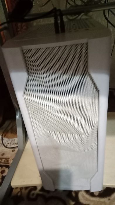 Продаю игровой компьютер с монитором и клавиатурой