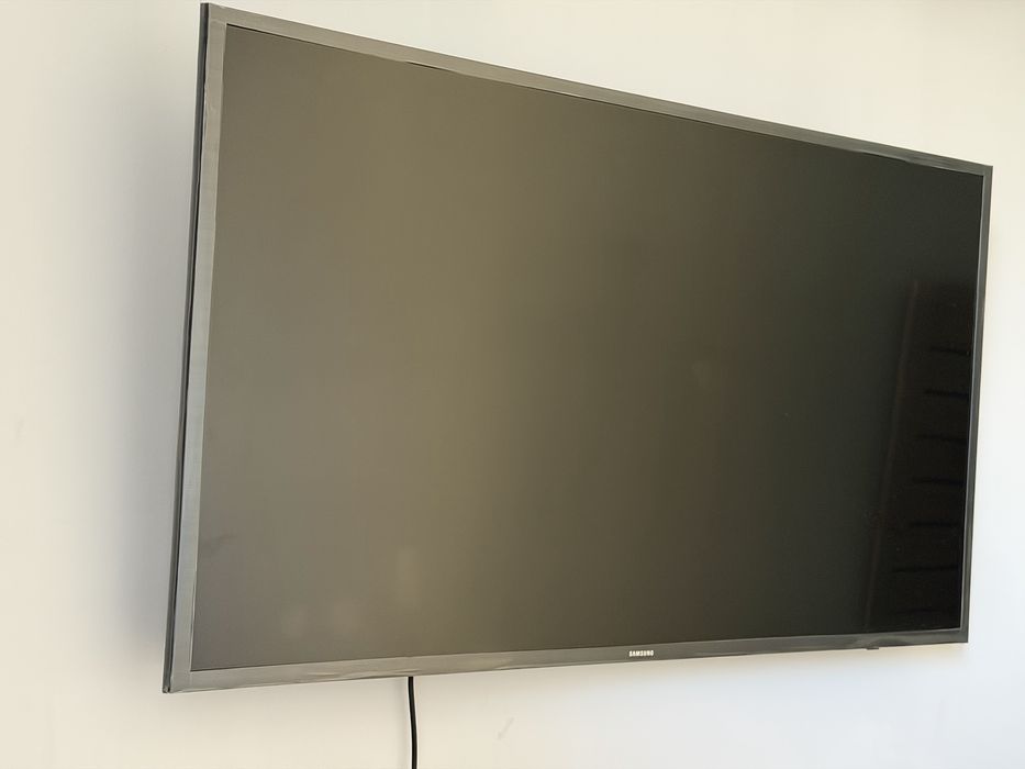 Телевизор SAMSUNG 106 диагональ