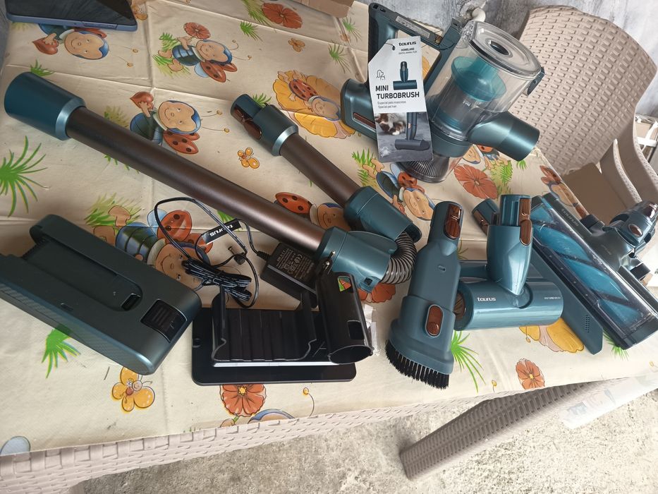 Vând aspirator vertical