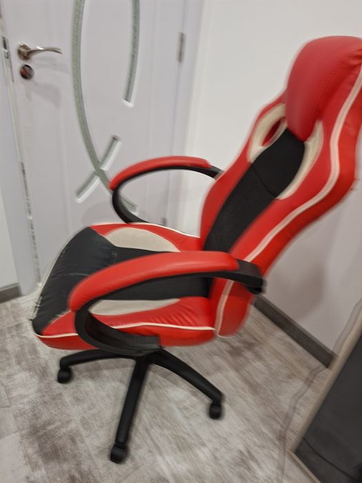 Стол за компютър