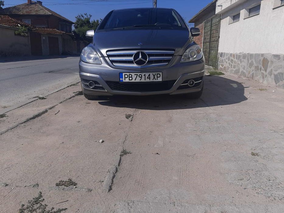 Продавам семейния Мерцедес B200