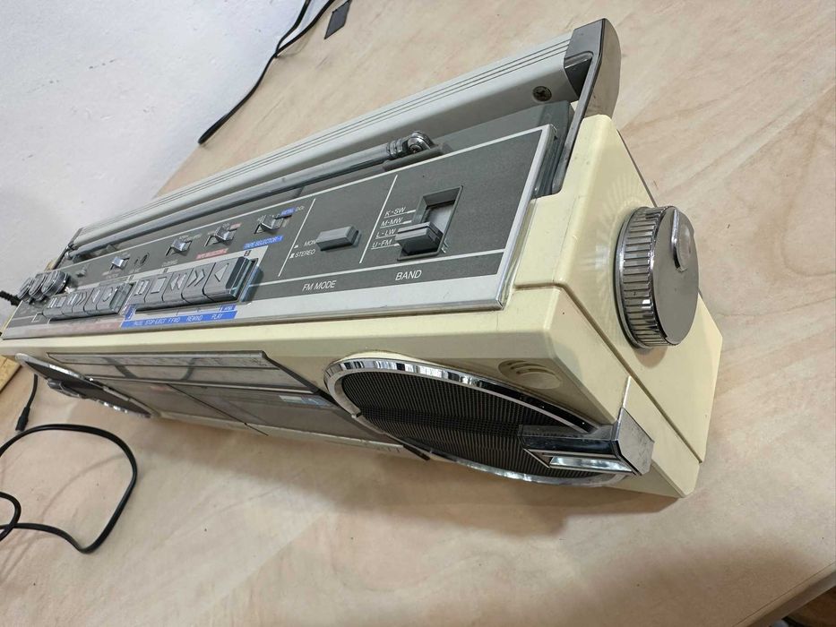 radio cas sharp qt-77hw