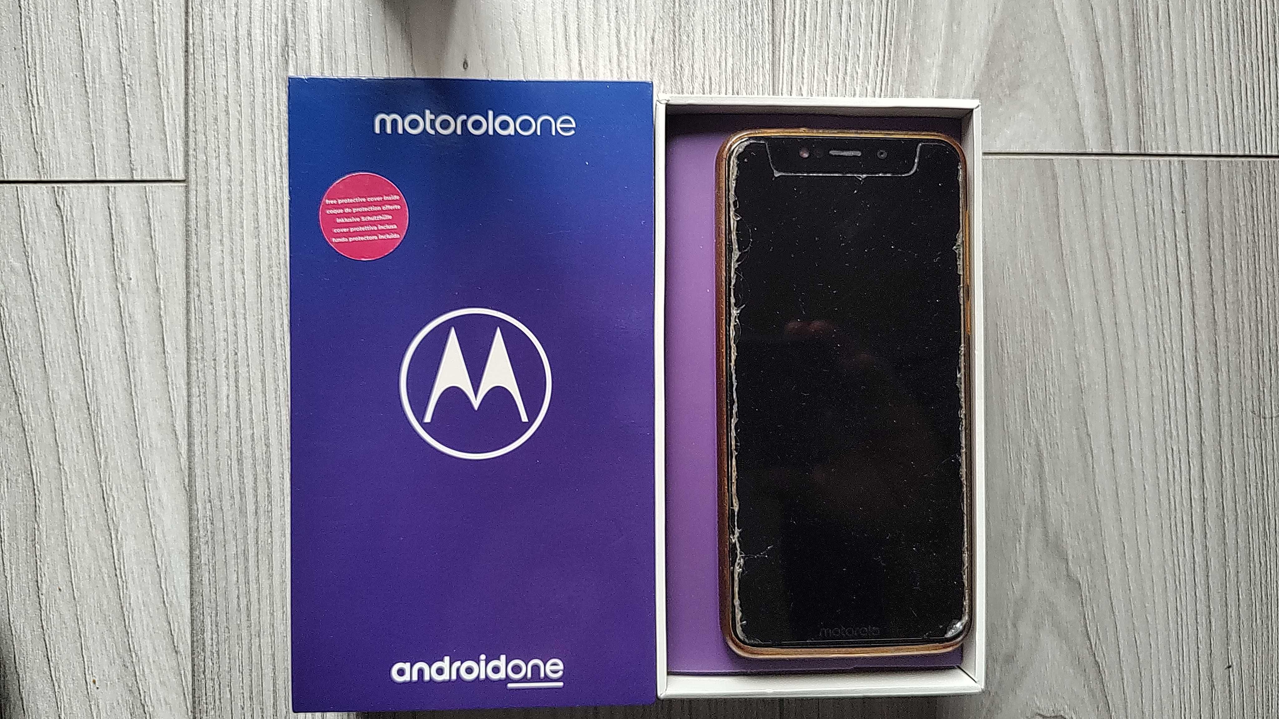 Motorola one 3 GB ram 32 GB intern incarcator original de 33