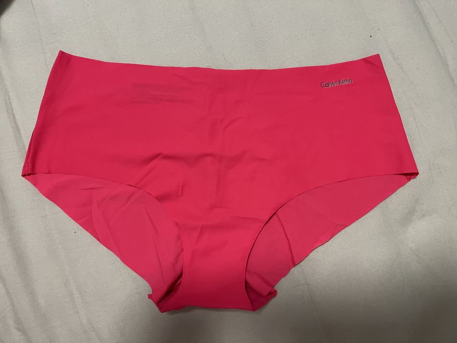 Безшевно бельо Victoria's Secret и Calvin Klein М р-р