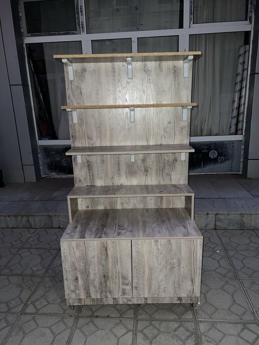 Продаётся универсальный стеллаж/витрина.