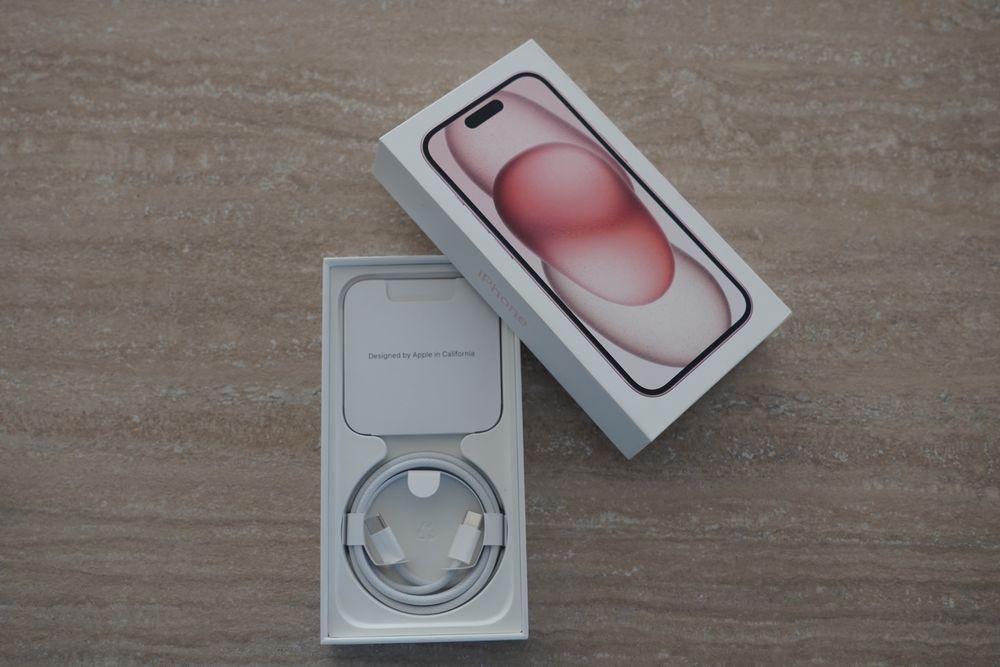 iPhone 15 rose 128gb impecabil