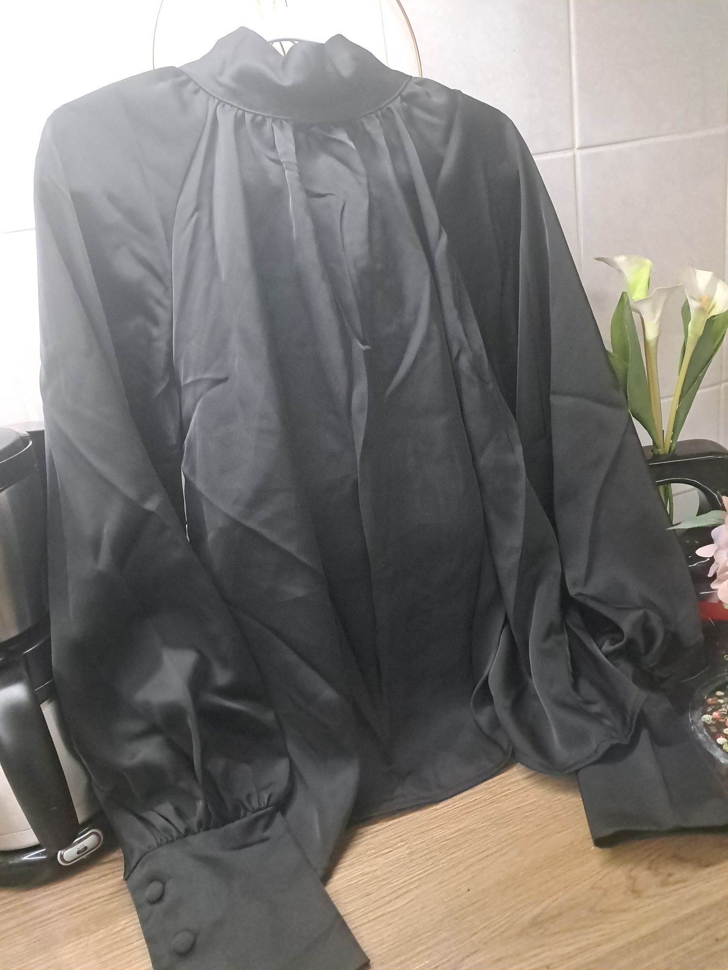Bluza eleganta din satin negru mas L