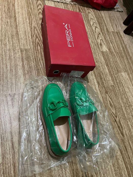 Туфли осенние,очень красивые и кожаные.