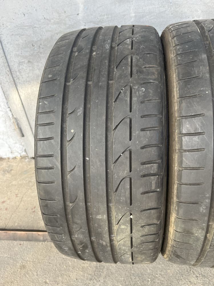 2 бр. летни гуми 225/35/18 Bridgestone AO DOT 2217 5 mm