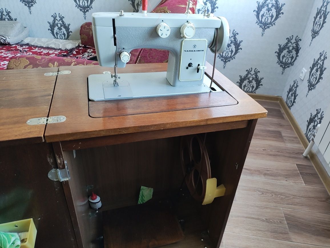Продам . В хорошем рабочем состоянии. Ножную швейную машинку.