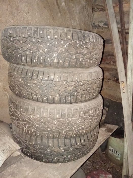 Продам шины шипами