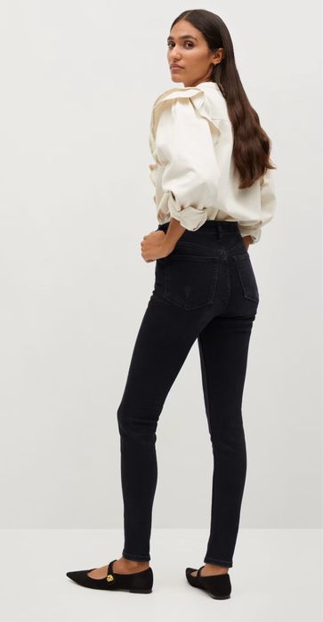 Дънки с висока талия от Манго