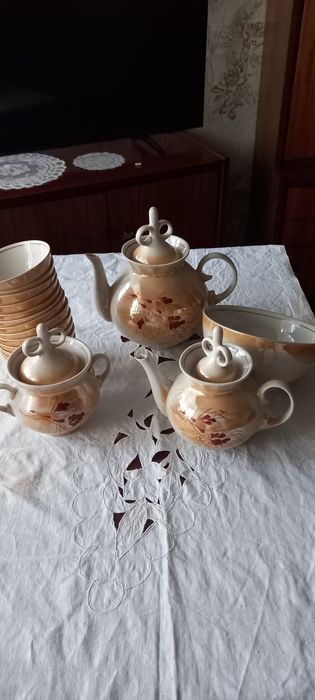 Сервиз чайный, другая посула хрусталь вазы, графины, салатницы