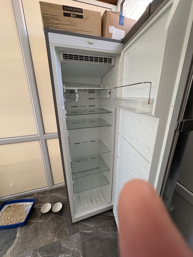 Стоящий морозильник Midea
