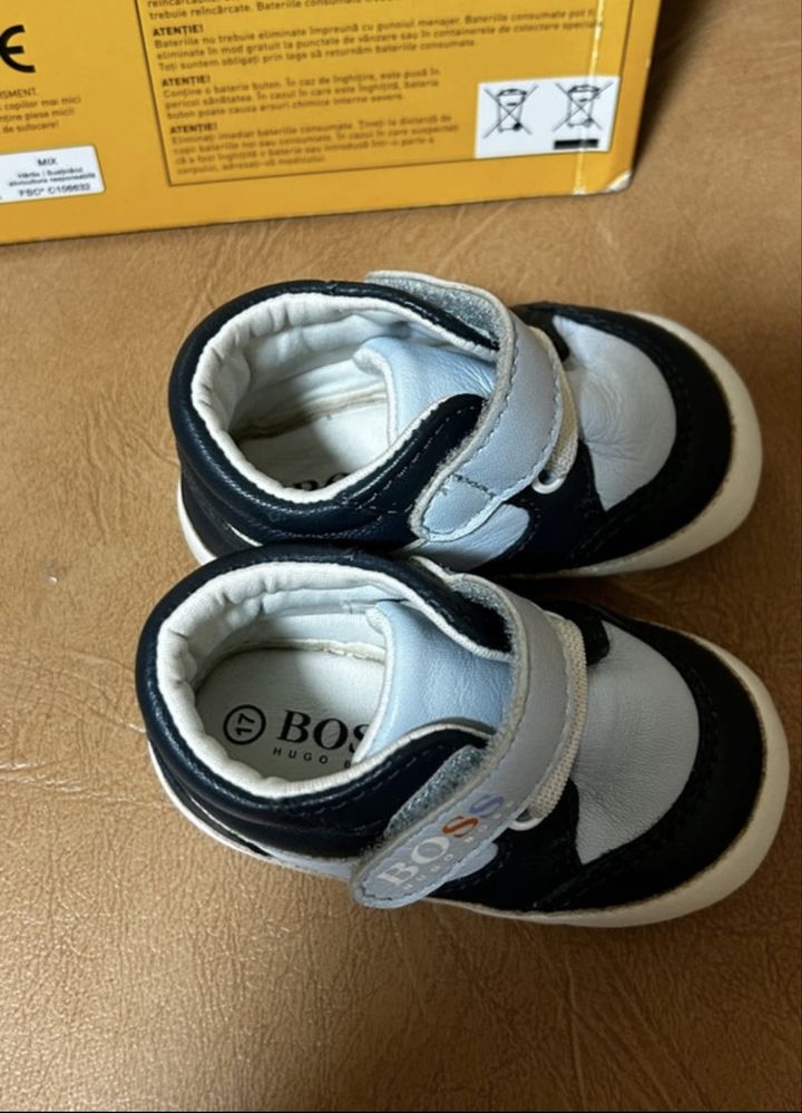 Pantofiori bebe, Hugo Boss marimea 17