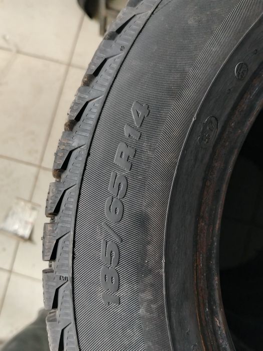Продам зимние шины шины зимние без порезов ы зимние целые бе