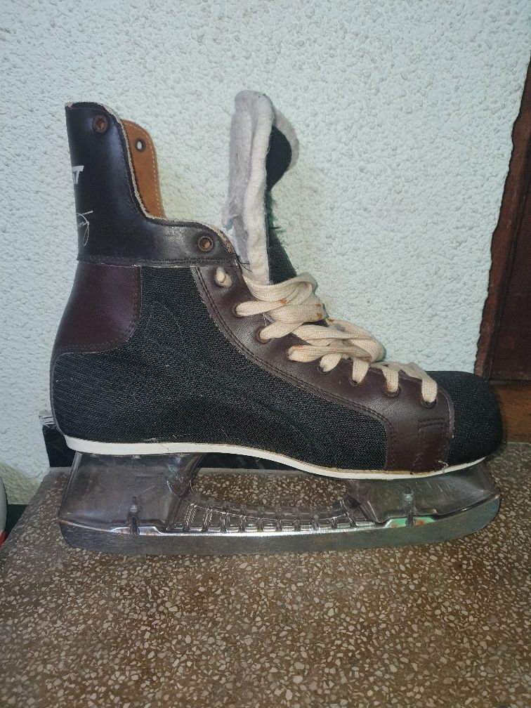 Patine in stare foarte buna.  Nr 43. Predare personala in București