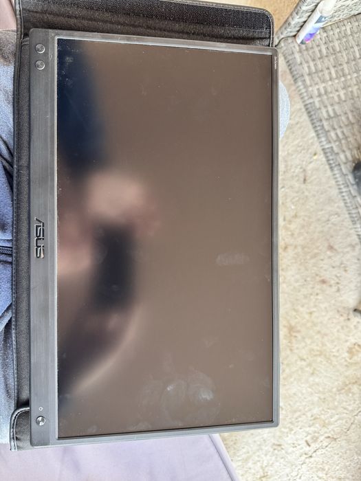 Monitor portabil Asus