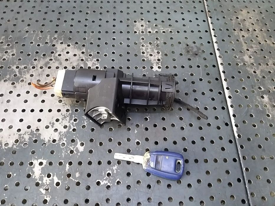 Contact auto cu cheie fiat punto 188