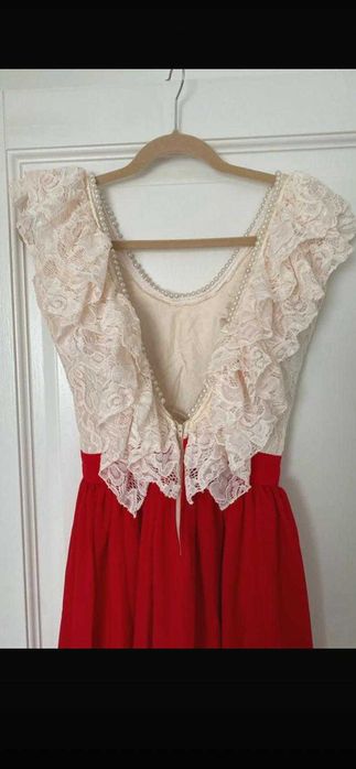 Rochii lungi de ocazie in stare excelenta, detalii in descriere