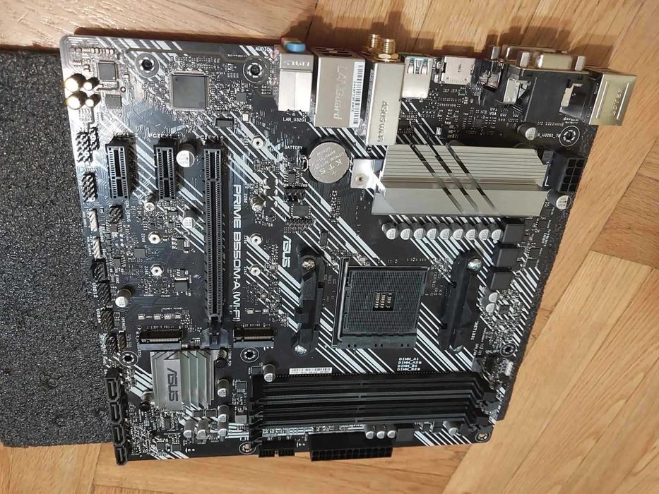 AMD Ryzen 9 3900X + Asus Prime B550M-A Wi-Fi