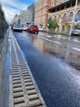 Лоток водоотводный пластиковый с оцинкованной решеткой. Ливневка.