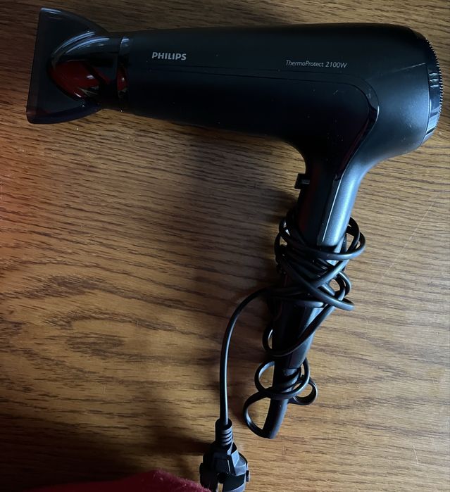 Vând uscător de păr