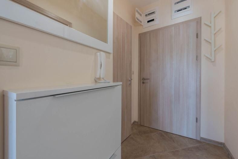 Дава се под наем Двустаен апартамент в Варна, Аспарухово - 68 кв.м за 500 € - Снимка #6